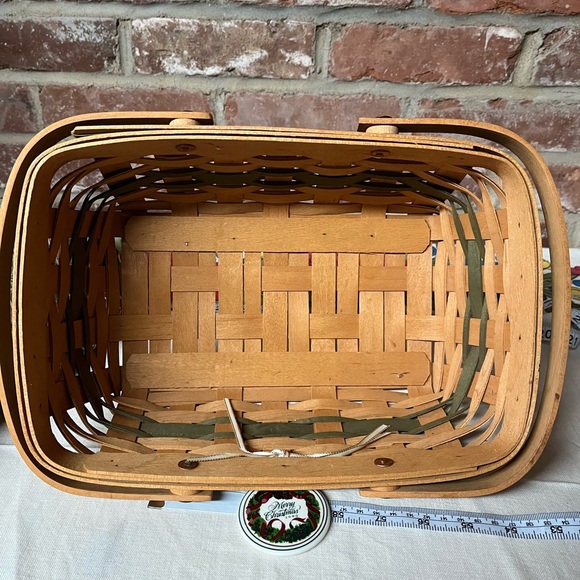 Longaberger 1996 Holiday Cheer Basket - Picture 9 of 10